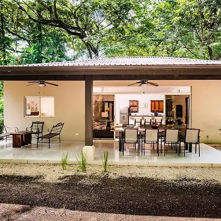 Renovated 3 Bd Beach Walkable Pool