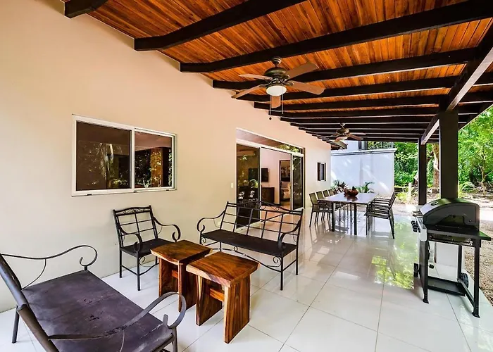 Renovated 3 Bd Walkable Pool Villa *