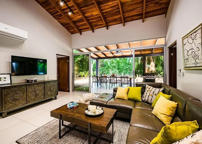 Renovated 3 Bd Walkable Pool