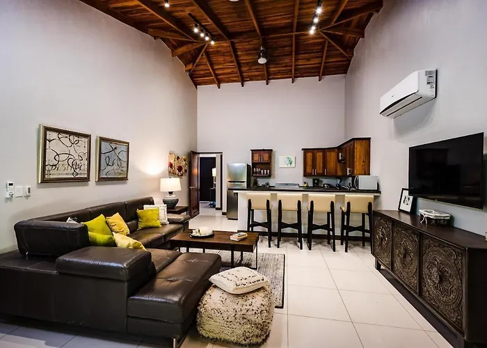 Renovated 3 Bd Walkable Pool