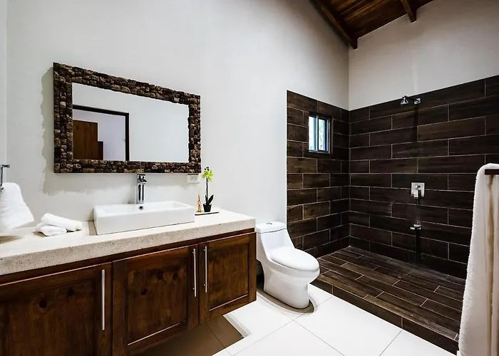 Renovated 3 Bd Walkable Pool *