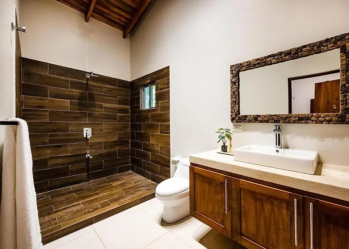 Renovated 3 Bd Walkable Pool