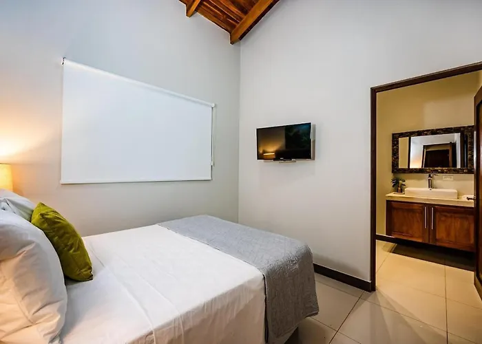 Renovated 3 Bd Walkable Pool Potrero (Guanacaste)